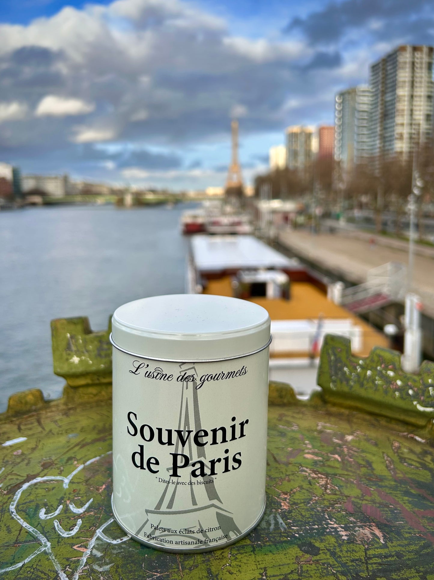Boîte de biscuits "Souvenir de Paris"