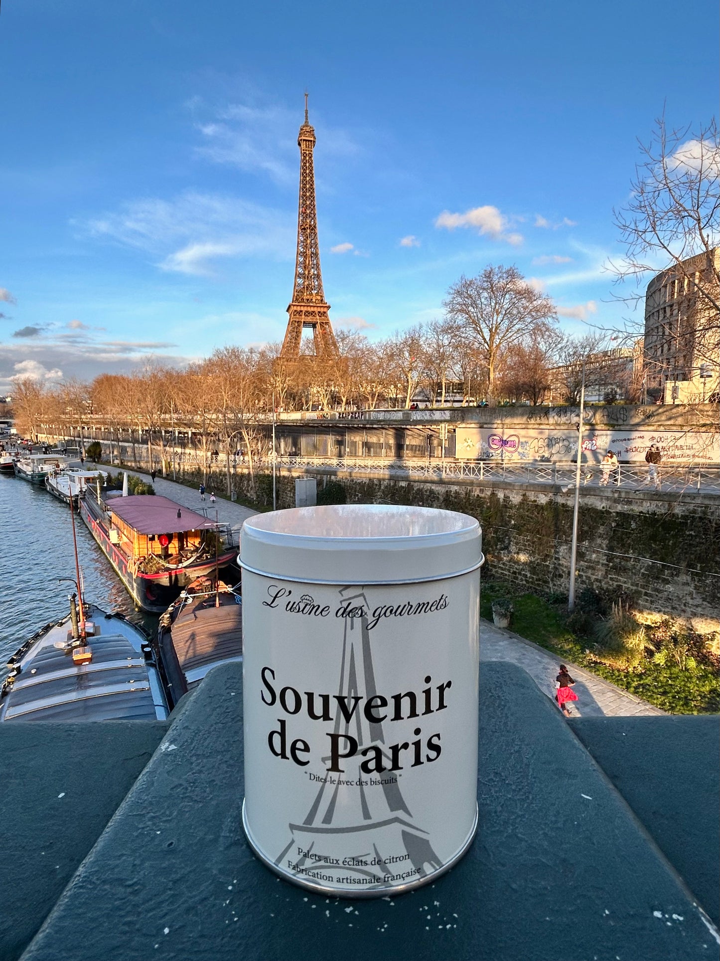 Boîte de biscuits "Souvenir de Paris"